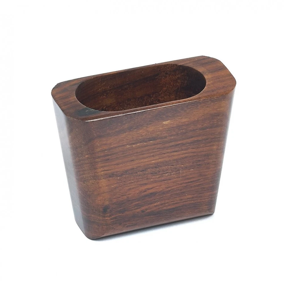 TAZA DE DADOS DE MADERA MACIZA DE CEREZO Foto 1 de 2