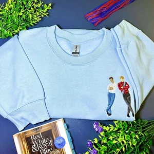 Rot weiß und royalblau besticktes Sweatshirt Alex und Henry inspiriert Merch - Bild 1 von 9