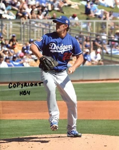 CLAYTON KERSHAW Photo in action Los Angeles Dodgers (c) #8 Cy Young - Picture 1 of 1