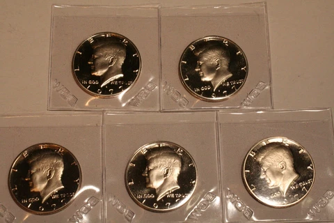 1977 S **PROOF** KENNEDY HALF DOLLAR **FREE SHIPPING** Cover