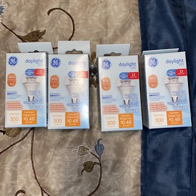 GE Decorative Ceiling Fan LED 4-WATT Replacement Daylight Bulb Shape 4 Count - Image 1 of 4