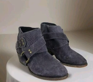 FREE PEOPLE TORTUGA WOMENS US 6.5 BLUE GRAY SUEDE SNAKESKIN PATTERN ANKLE BOOTS - Picture 1 of 24