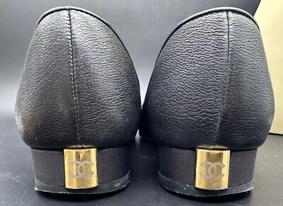AUTÉNTICOS ZAPATOS PLANOS CHANEL CUERO NEGRO LONA PUNTERA ORO LOGOTIPO CC TALLA 8 Foto 1 de 4
