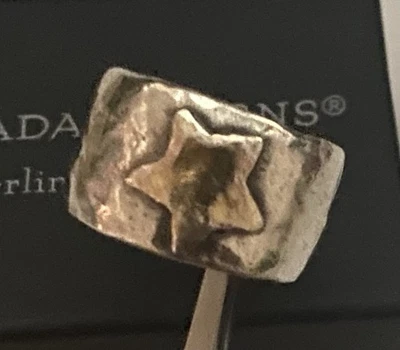 ANILLO SILPADA ''ESTELLA'' PLATA ESTERLINA 925 Y ORO ESTRELLA MARTILLADA BANDA TALLA 10.75 Foto 1 de 4