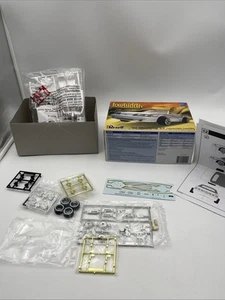 Kit modellino scala 1:24 Revell '92 Mustang GT Convert Lowrider 2006 #85-2044 - Foto 1 di 9