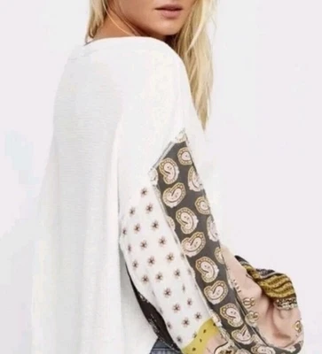 Top térmico Free People Blossom con mangas de globo de cachemira marfil pequeño Foto 1 de 4