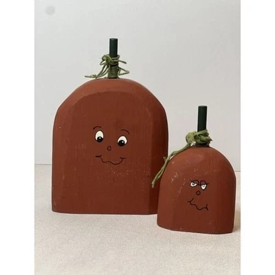 Par de calabazas de madera de Halloween cara pintada feliz artesanías campo granja Foto 1 de 4