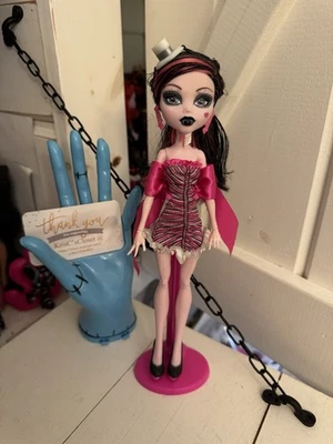 RARE Dawn of the Dance DRACULAURA W/stand And Accessories READ Description 🔥🔥 - Image 1 of 4
