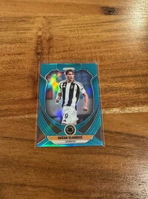 Dusan Vlahovic 2025 Panini Prizm Copa Mundial de Clubes de la FIFA Teal Prizm/99 Juventus Foto 1 de 3