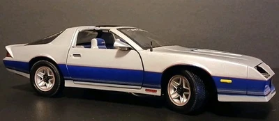 Chevrolet Camaro Z-28 Indianapolis 500 1982 Suntar 1:18 degradado🏁 Foto 1 de 4