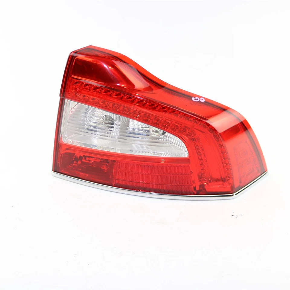 Conjunto de luz trasera derecha Volvo OEM 3136492 para S80 2014-2016 Foto 1 de 4