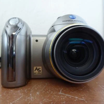 Konica Minolta Dimage Z6 6.0MP Digital Camera - Silver - Image 1 of 4