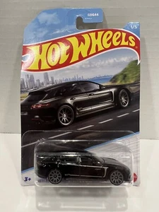 Hot Wheels Porsche Panamera Turbo S E-Hybrid Sport Turismo 1/5 RARE NIP - Picture 1 of 2