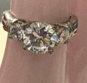 3 Steine 925 Sterling Silber Verlobungsring 1,8 ctw Mossanit Größe 7 - Bild 1 von 6
