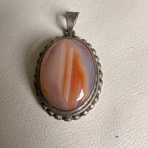 Elegant 925 Sterling Silver Banded Agate Pendant  - Picture 1 of 6
