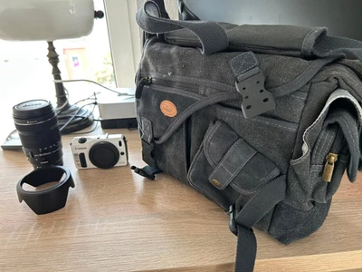 Canon EOS-M in Weiß, inkl Objektiv EFS 18-135mm f/3.5-5.6 IS - Bild 1 von 4