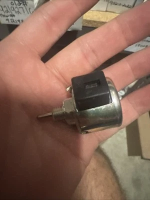 GENUINO OEM KAWASAKI PARTE # 21188-7002 SOLENOIDE DE COMBUSTIBLE PARA FH541V, FH580V y FR541V Foto 1 de 3