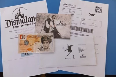 Sello Tenner & Dismaland firmado por Banksy + Postal original 2015 de WSM Lils105 Foto 1 de 4