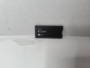 Unidad de juego WD_BLACK 2 TB P40 SSD, unidad de estado sólido externa - WDBAWY0020BBK-WESN - Imagen 1 de 3