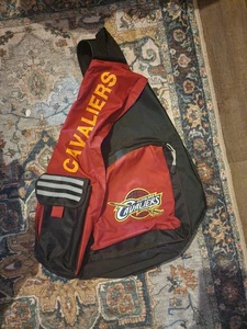  Cleveland Cavaliers Sling Rucksack, Single Strap, schwarz/rot, NBA Official - Bild 1 von 3