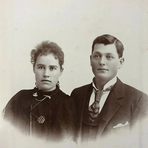 Crawfordsville,IN Antique Cabinet Card Photo Pretty Woman Girl Jewelry Dress Old - Picture 1 of 5