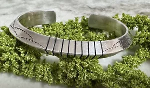 Vintage Native American Navajo Sterlingsilber erhöhte Kuppelmanschette Armband. #720 - Bild 1 von 6