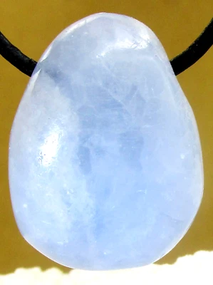 CALCIT BLAU    Trommelstein gebohrt   EDELSTEIN-ANHÄNGER    Nr.13 - Bild 1 von 2