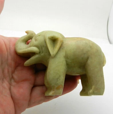 Antigua estatuilla china de estatua de elefante tallada en piedra de jabón Foto 1 de 4