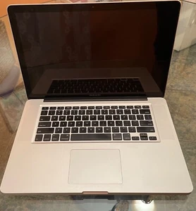 Apple MacBook Pro 15 inch Laptop 2009 - Picture 1 of 5
