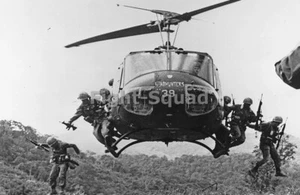 Foto de helicóptero iroqués Huey Uh 1 guerra de Vietnam 3356 - Imagen 1 de 3