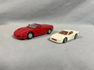 1986 Hot Wheels White Corvette & 1998 Red Corvette No.4001 - Picture 1 of 9