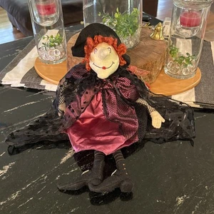 Hallmark Stella 17" Strega Capelli Rossi Stella Nera Mantello Decorazione Halloween - Foto 1 di 6