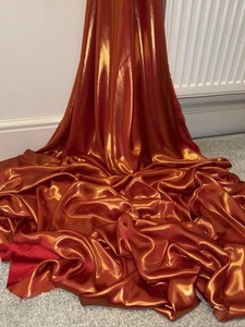 1 Meter Shiny Red Gold Wet Look Shimmer Satin Fabric 58” Wide Dressmaking - Picture 1 of 6