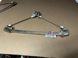 89-98 GEO TRACKER SIDEKICK DRIVERS FRONT LEFT MANUAL WINDOW REGULATOR 2 DOOR - Picture 1 of 4