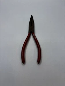 Needle Nose Plier: 2-5/8" Jaw Length, Side Cutter Serrated Jaw - Picture 1 of 5