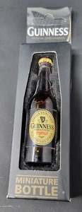 MINIATURE GUINNESS BEER BOTTLE NOVELTY COLLECTORS ITEM - Foto 1 di 4