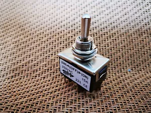 UNIVERSAL HEAVY DUTY MOMENTARY (ON)-OFF-(ON) DPDT METAL TOGGLE SWITCH 3V-250V - Picture 1 of 4