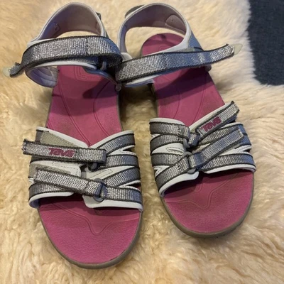Sandalias TEVA rosa y plata con tiras ajustables sin marcas - talla 8 Foto 1 de 4