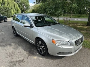 Volvo V70 Se 2.5 5dr Estate Automatic Petrol Estate Petrol Automatic - Picture 1 of 24