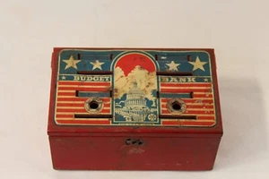 Banco alambique de metal vintage Marx Budget Bank Washington DC bandera estadounidense - Imagen 1 de 11