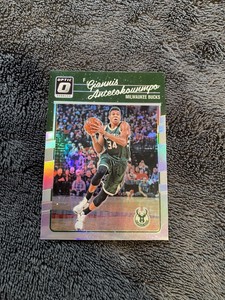 2016-17 Optic Giannis Antetokounmpo Holo 1st Year Bucks