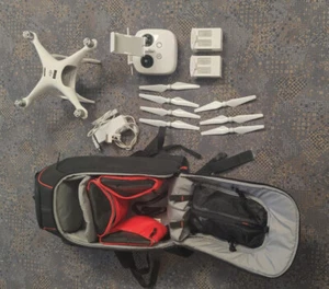 DJI Phantom 4 (drone) usado con accesorios y mochila de transporte Manfrotto - Imagen 1 de 10