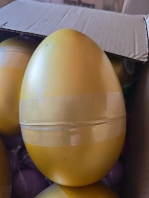 Contenedor rellenable de 2 huevos de Pascua grandes de plástico Jumbo dorado Foto 1 de 2