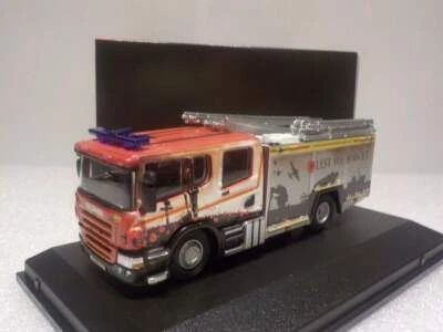 Fire Engine -Fire Engine - Humberside Fire And Rescue Pump Ladder (Remembrance) - Image 1 of 4