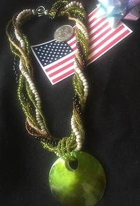 "Handmade" 6 Strand Necklace Mix Colored Glass Beads Green Shell Pendant GIFT - Afbeelding 1 van 6