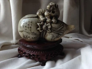 Antike China Schnupftabakflasche Tiger Foo Hund Shoushan Stein Robbe Gedicht Tierfigur - Bild 1 von 5
