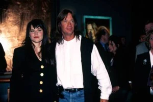 Actors Lucy Lawless and Kevin Sorbo attend an MCA Television promt- Old Photo 5 - Bild 1 von 1