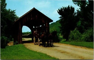 Covered Bridge Landing To Stonefield Village Cassville Wisconsin Postcard - Imagen 1 de 2