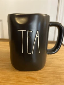 Rae Dunn TEA Artisan Collection by Magenta Black Becher - Bild 1 von 4
