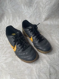 Nike kids  Tiempo Size 5.5 Youth Shoes Indoor Soccer Sneaker Black Orange - Picture 1 of 7